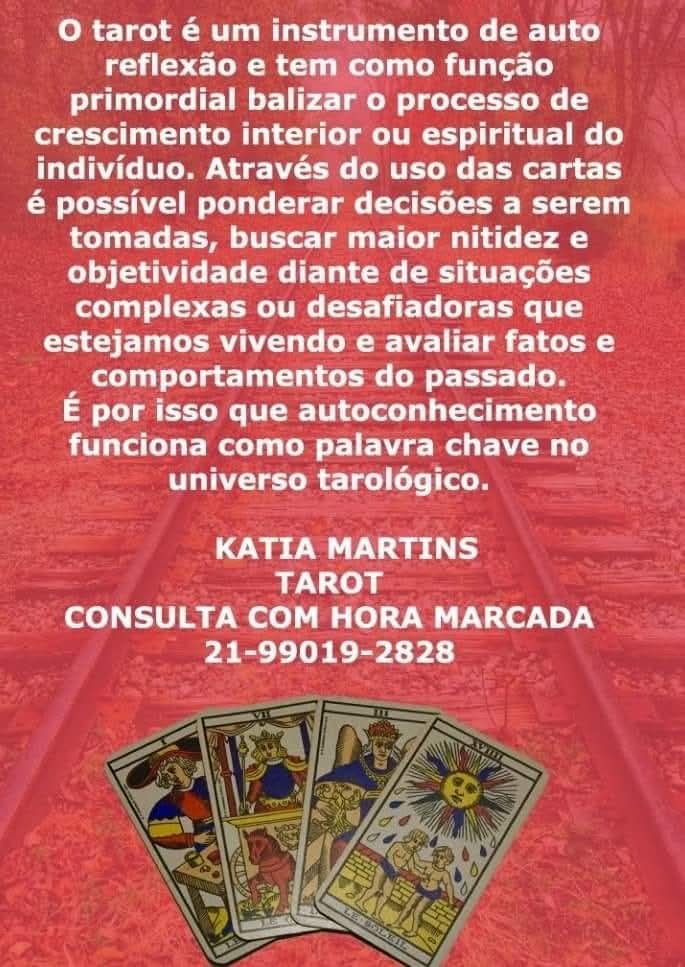 Cartaz original de Katia Martins: o tarot como instrumento de autorreflexão e autoconhecimento, com cartas de tarô e informações de consulta.